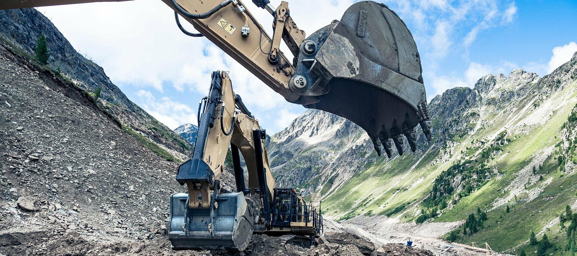 Attachments for excavators by Rädlinger in one of many fields of application