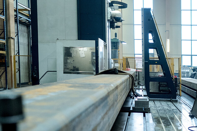 Treatment of steel components on a floor type milling-boring machine in Rädlinger's facility in Cham, Germany