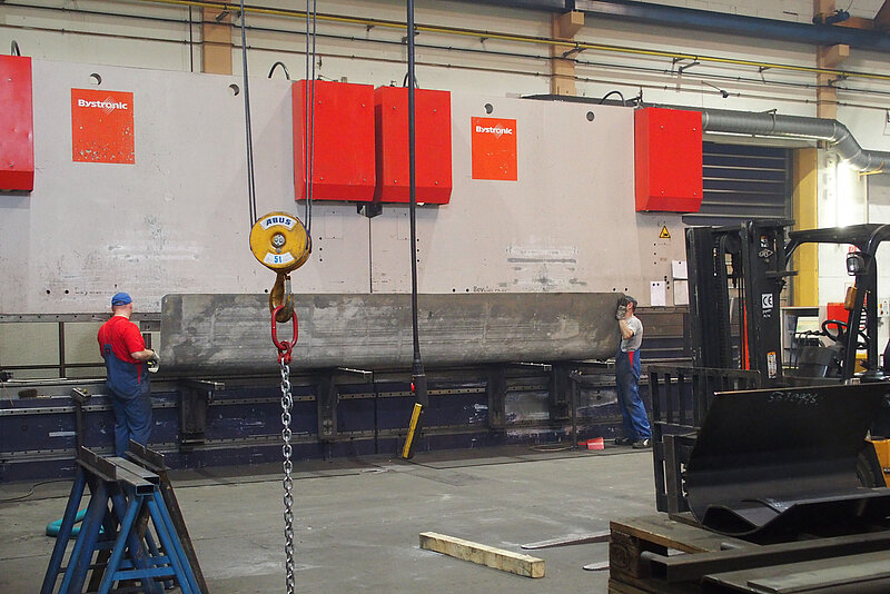 Tandem folding press in Rädlinger's facility in Cham, Germany