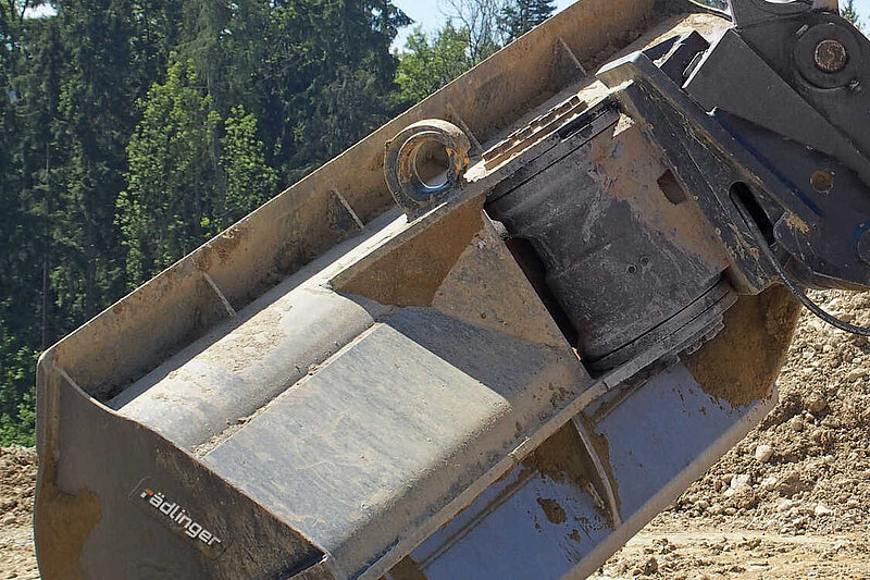 Adapter on Backhoe Bucket with Tilt Motor