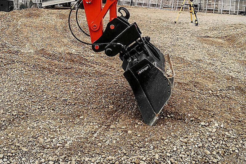 Profile of the Ditch Cleaning Bucket with Cylinder (6 to 12 t) by Rädlinger mounted to a quick coupler