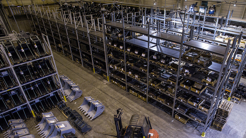 High bay warehouse with direct connection to two motorways in Rädlinger's facility in Schwandorf, Germany