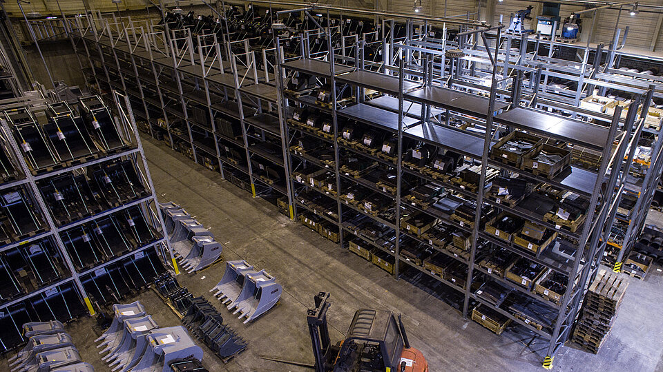 High bay warehouse with direct connection to two motorways in Rädlinger's facility in Schwandorf, Germany