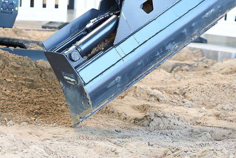 Close-up view of the cylinder of a Ditch Cleaning Bucket with Cylinder (up to 6 t) by Rädlinger