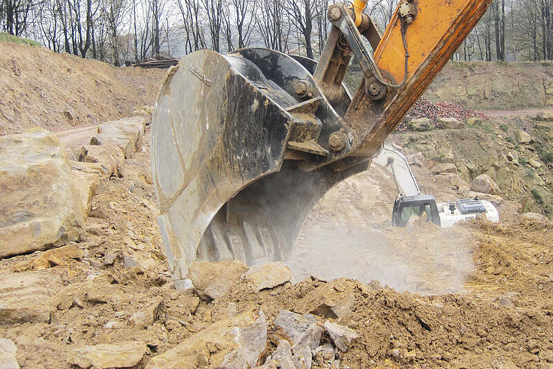 Reißlöffel von Rädlinger im harten Einsatz in einem Steinbruch