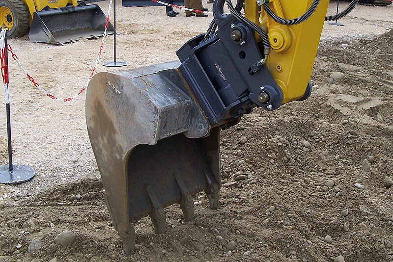 Backhoe Bucket on Tilt Motor with Quick Coupling System by Rädlinger